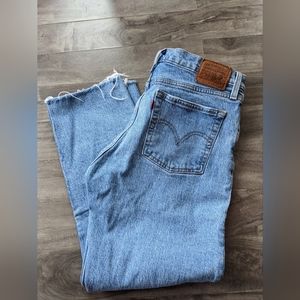 Levi's Premium Wedgie Straight size 28